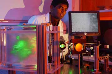 Τσιπ με καθρέπτες προβάλλει τις πρώτες ολογραφικές ταινίες