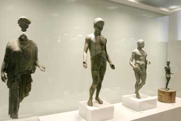 Εγκαίνια για την επανέκθεση των πολύτιμων αντικειμένων του ΕΑΜ