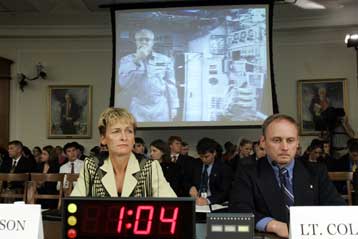 Πρώτη κατάθεση από το Διάστημα στο αμερικανικό Κογκρέσο