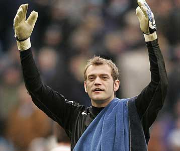 Την εστία της Γουέστ Χαμ θα υπερασπίζεται ο Ρόι Κάρολ