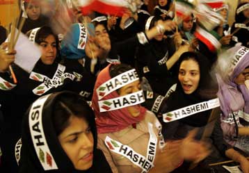 Οι Φρουροί και ο Ανώτατος Ηγέτης απέναντι στον Πρόεδρο και το Κοινοβούλιο του Ιράν