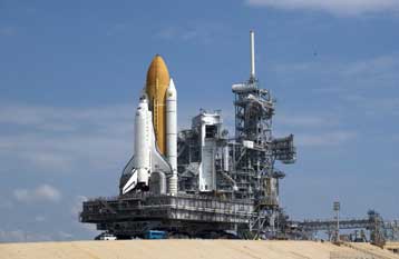 Έτοιμο στην εξέδρα εκτόξευσης το διαστημικό λεωφορείο Discovery