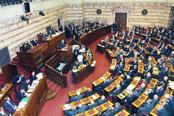 Εν μέσω αργιών στη Βουλή οι ρυθμίσεις για το ασφαλιστικό των τραπεζών