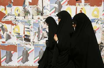 Προεδρικές εκλογές στο Ιράν με τον πρώτο λόγο στον Χασεμί Ραφσατζανί