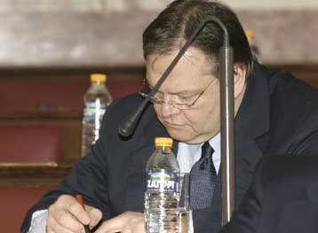 Έντονες οι αντιδράσεις της αντιπολίτευσης για τις ρυθμίσεις σε ασφαλιστικό και ΟΤΕ