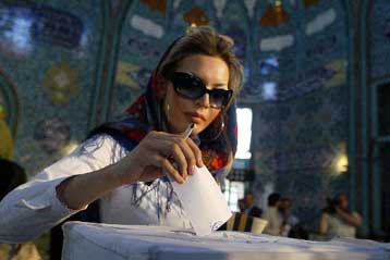 Σε δεύτερο γύρο οδηγείται η ιρανική προεδρική εκλογή