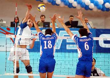 Την ήττα με 3-2 σετ γνώρισε η εθνική βόλεϊ των ανδρών από την Πολωνία μέσα στο ΣΕΦ