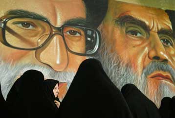 Ο Ραφσατζανί με τον συντηρητικό δήμαρχο της Τεχεράνης στο β γύρο των προεδρικών