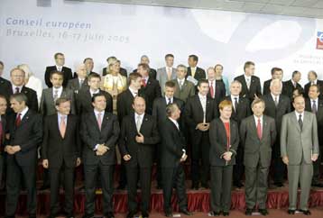 Βολές ΚΚΕ και ΣΥΝ στους ηγέτες των «25» για τα αποτελέσματα της Συνόδου Κορυφής