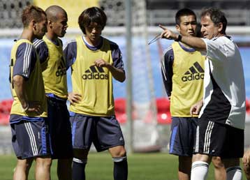 Ο Νακαμούρα χρεώνει στον Νακάτα την ήττα της Ιαπωνίας από το Μεξικό