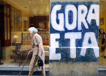 Η βασκική ΕΤΑ σταματά τις επιθέσεις κατά πολιτικών στόχων