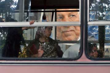 Σε εγρήγορση καλεί τους Ιρανούς ο Ραφσατζανί αφήνοντας υπόνοιες για νοθεία στο β γύρο