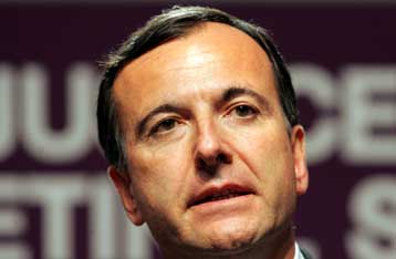 Επιβράδυνση του ρυθμού διεύρυνσης της ΕΕ «βλέπει» ο Φρατίνι