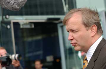 Μία ακόμη υπενθύμιση Ρεν στην Τουρκία για τις υποχρεώσεις της πριν από τις 3 Οκτωβρίου