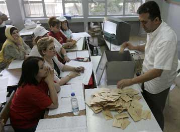 Ικανοποιημένοι οι Ευρωπαίοι παρατηρητές από την εκλογική διαδικασία στο Λίβανο