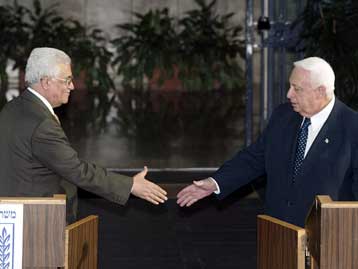 Η πορεία της εύθραυστης εκεχειρίας και το σχέδιο αποχώρησης στη συνάντηση Σαρόν-Αμπάς