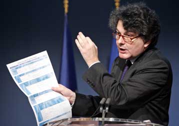 Υποχωρεί σε επίπεδα κάτω του 2% η οικονομική ανάπτυξη της Γαλλίας για το 2005