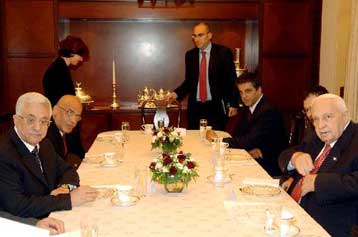 Σε κλίμα απαισιοδοξίας ολοκληρώθηκε η συνάντηση Σαρόν-Αμπάς στην Ιερουσαλήμ