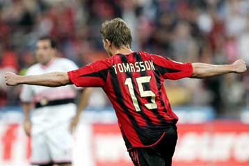 Αρσεναλ και Λίβερπουλ θα «χτυπήσουν» τον Τόμασον εφόσον η Μίλαν τον παραχωρήσει