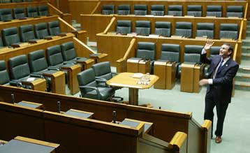 Πρόεδρος των Βάσκων και πάλι ο Χουάν Χοσέ Ιμπαρέτσε με τις ψήφους των κομμουνιστών