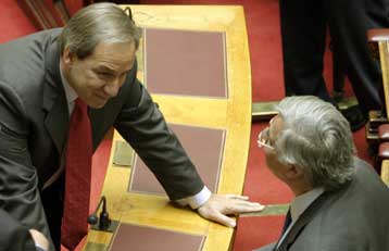 Νέα τροπολογία Έβερτ για το ασφαλιστικό των τραπεζών – Επικροτεί το ΠΑΣΟΚ