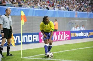 Τον Ροναλντίνιο προσπαθεί να φέρει η ΕΠΑΕ στην κλήρωση της Α Εθνικής