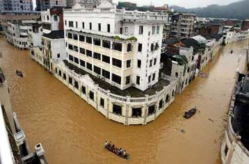 Ξεπέρασαν τους 500 οι νεκροί από πλημμύρες και κατολισθήσεις στην Κίνα
