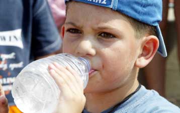 Λιστέρια σε τυποποιημένη σαλάτα Βουδαπέστης – Έλεγχοι για βάριο στα εμφιαλωμένα