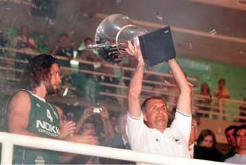 Στον πάγκο του Παναθηναϊκού μέχρι το 2008 θα κάθεται ο Ομπράντοβιτς