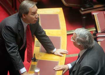 Στη Βουλή η κόντρα για το ασφαλιστικό των τραπεζών