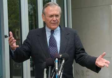 Παραδοχή Ράμσφελντ για συναντήσεις Αμερικανών αξιωματούχων-αντιστασιακών στο Ιράκ