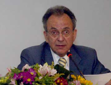 Έτοιμο να λάβει μέτρα για τη συγκράτηση των τιμών στα καύσιμα εμφανίζεται το ΥΠΑΝ