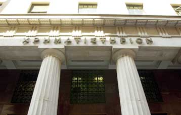 Πτωτικές τάσεις στο Χρηματιστήριο της Αθήνας στο άνοιγμα της Δευτέρας