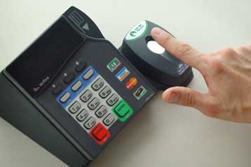 Σαρωτές δακτυλικών αποτυπωμάτων ανταγωνίζονται το πλαστικό χρήμα