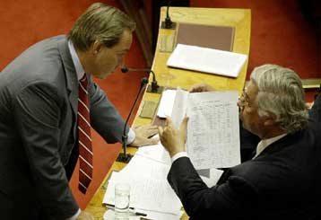 Με αλλαγές «τεχνικής υφής» απάντησε ο Γ.Αλογοσκούφης στις τροπολογίες