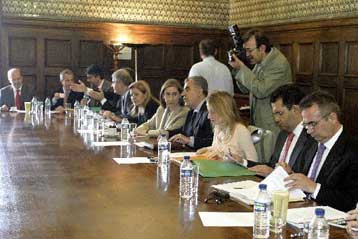 Γενική επίθεση κατά της κυβερνητικής πολιτικής ετοιμάζει το ΠΑΣΟΚ από το φθινόπωρο