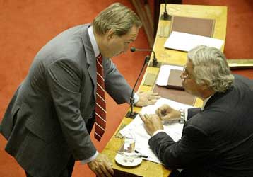 Νέα «βόμβα» Έβερτ για το ασφαλιστικό των τραπεζικών