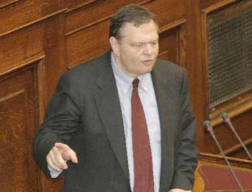 Η κυβέρνηση ανοίγει στα τυφλά το σύνολο του ασφαλιστικού, λέει το ΠΑΣΟΚ