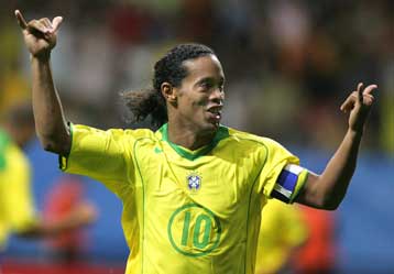 Με τη λάμψη του Ροναλντίνιο, πιθανώς και του Ρομπίνιο, η κλήρωση των πρωταθλημάτων