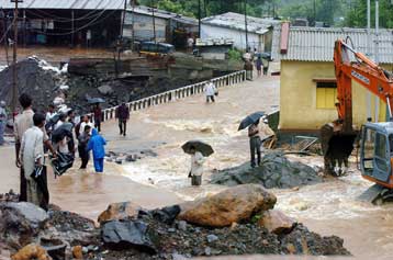 Τουλάχιστον 37 νεκροί από τις καταστροφικές πλημμύρες στην Ινδία