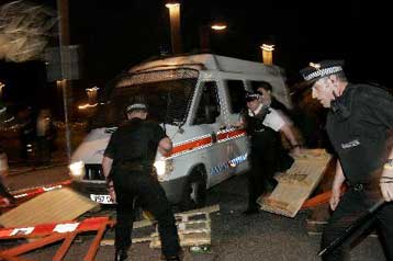 Υποδοχή με επεισόδια στον νέο ιδιοκτήτη της Μάντσεστερ