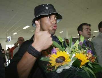 Έφτασε στην Αθήνα ο Ροναλντίνιο για την κλήρωση της Α εθνικής