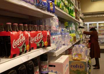 Προς κατάργηση της ανώτατης τιμής πώλησης των αναψυκτικών στα κυλικεία