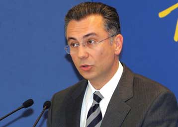 Εμμένει η κυβέρνηση στη γνησιότητα των εγγράφων για διώξεις στις Ένοπλες Δυνάμεις