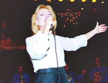 Μεγάλη συναυλία στις 7 Ιουλίου για τη Βίκυ Μοσχολιού