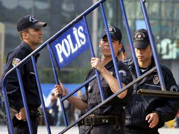 Έξι νεκροί από έκρηξη βόμβας σε τουρκική επιβατική αμαξοστοιχία