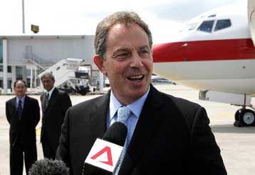 Για εκ βάθρων αναθεώρηση των δαπανών της Ευρώπης γράφει στον Figaro ο Τόνι Μπλερ