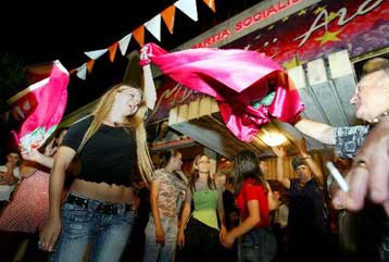 Νικητές «αυτοανακηρύχθηκαν» Μπερίσα και Νάνο στις εκλογές της Αλβανίας