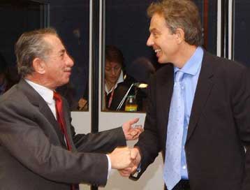 Κυπριακό και βάσεις στην ατζέντα της συνάντησης Μπλερ – Παπαδόπουλου