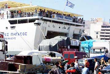 Πολύωρη ταλαιπωρία για τους επιβάτες του «Εξπρές Πήγασος»